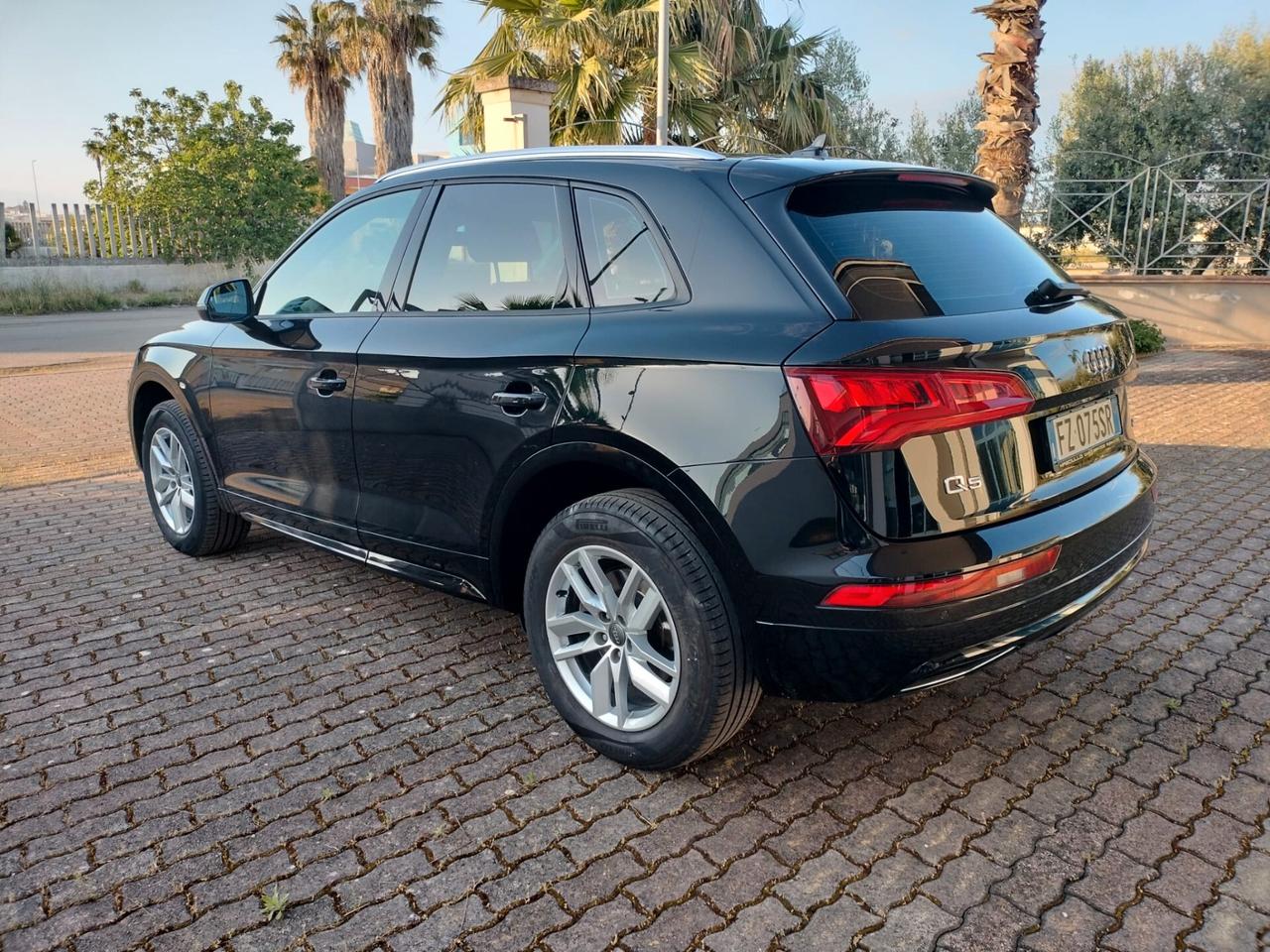 Audi Q5 2.0 TDI quattro S tronic Business