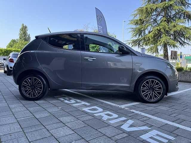 Lancia Ypsilon 1.0 FireFly 5 porte S&S Hybrid Ecochic Silver