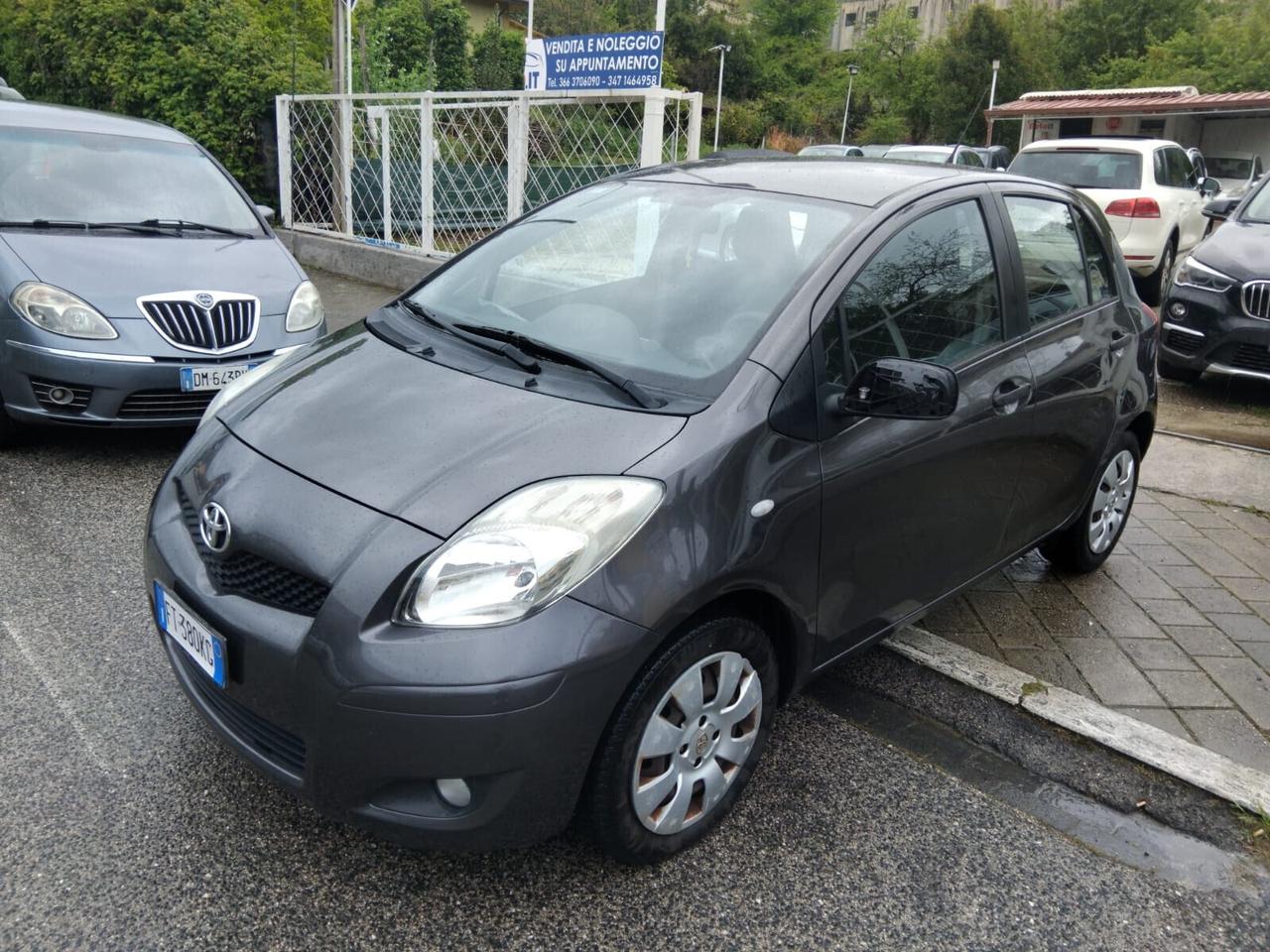 Toyota Yaris 1.0 5 porte Luxury pack
