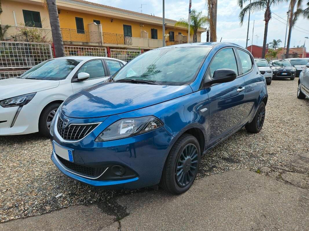 Lancia Ypsilon III 1.0 firefly hybrid Silver s&s 70cv