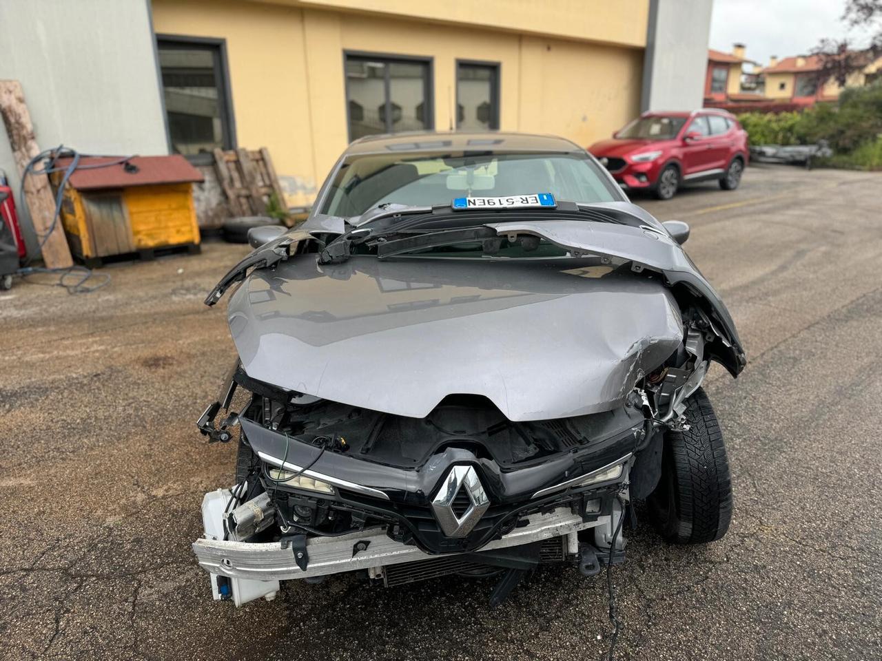 Renault Clio 1.2 75CV 5 porte Live Interni Perfetti – Auto Incidentata