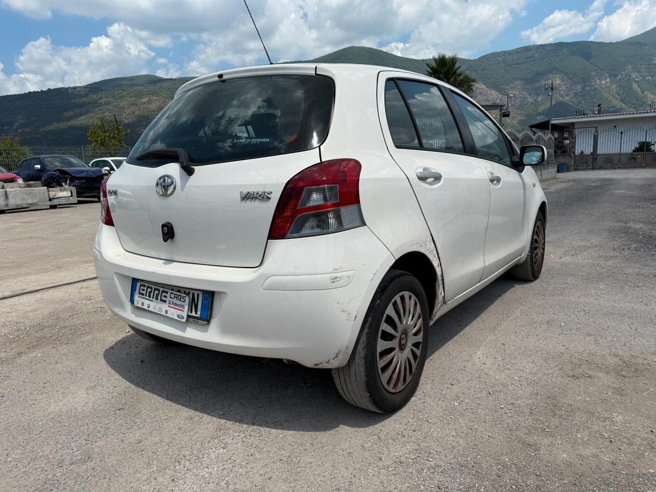 TOYOTA YARIS ANNO 2011 1.0 BENZINA *MARCIANTE