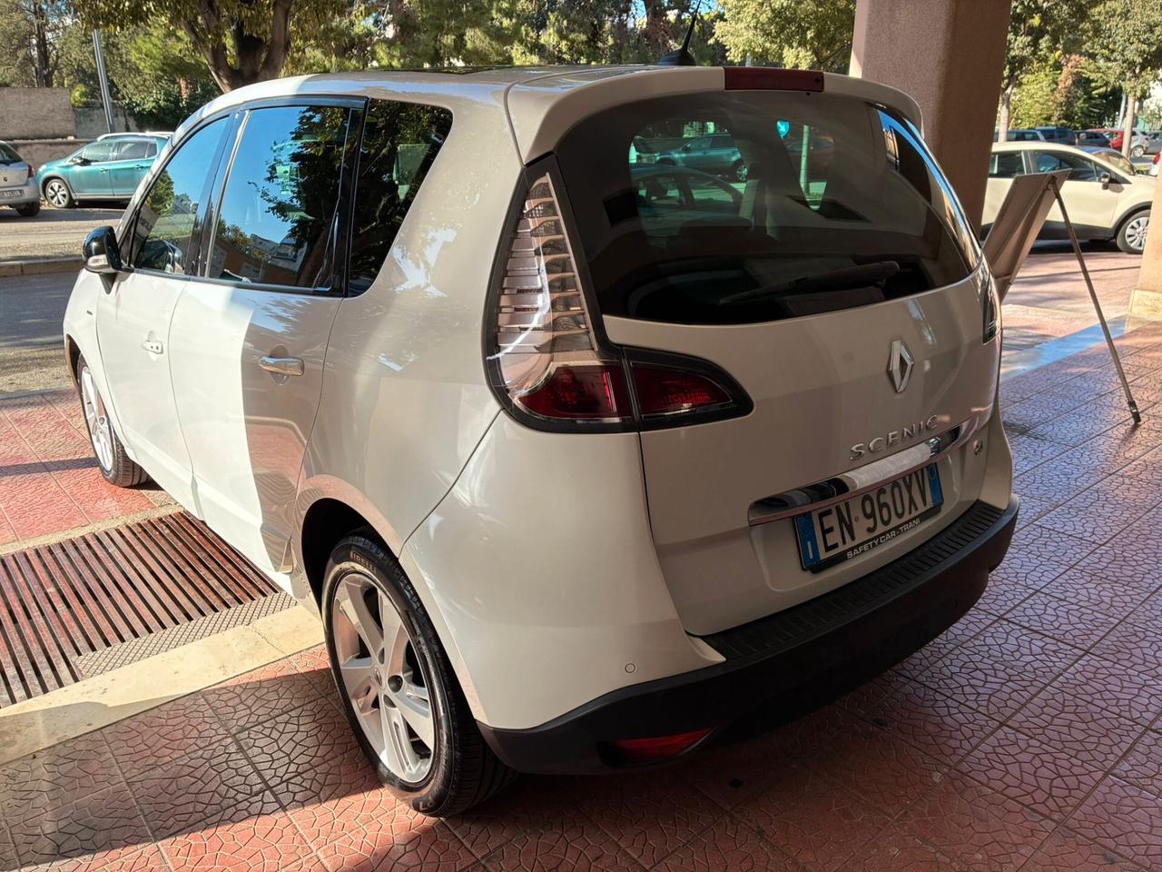 Renault Scenic1.6dCi130CV Tetto navi retro-12