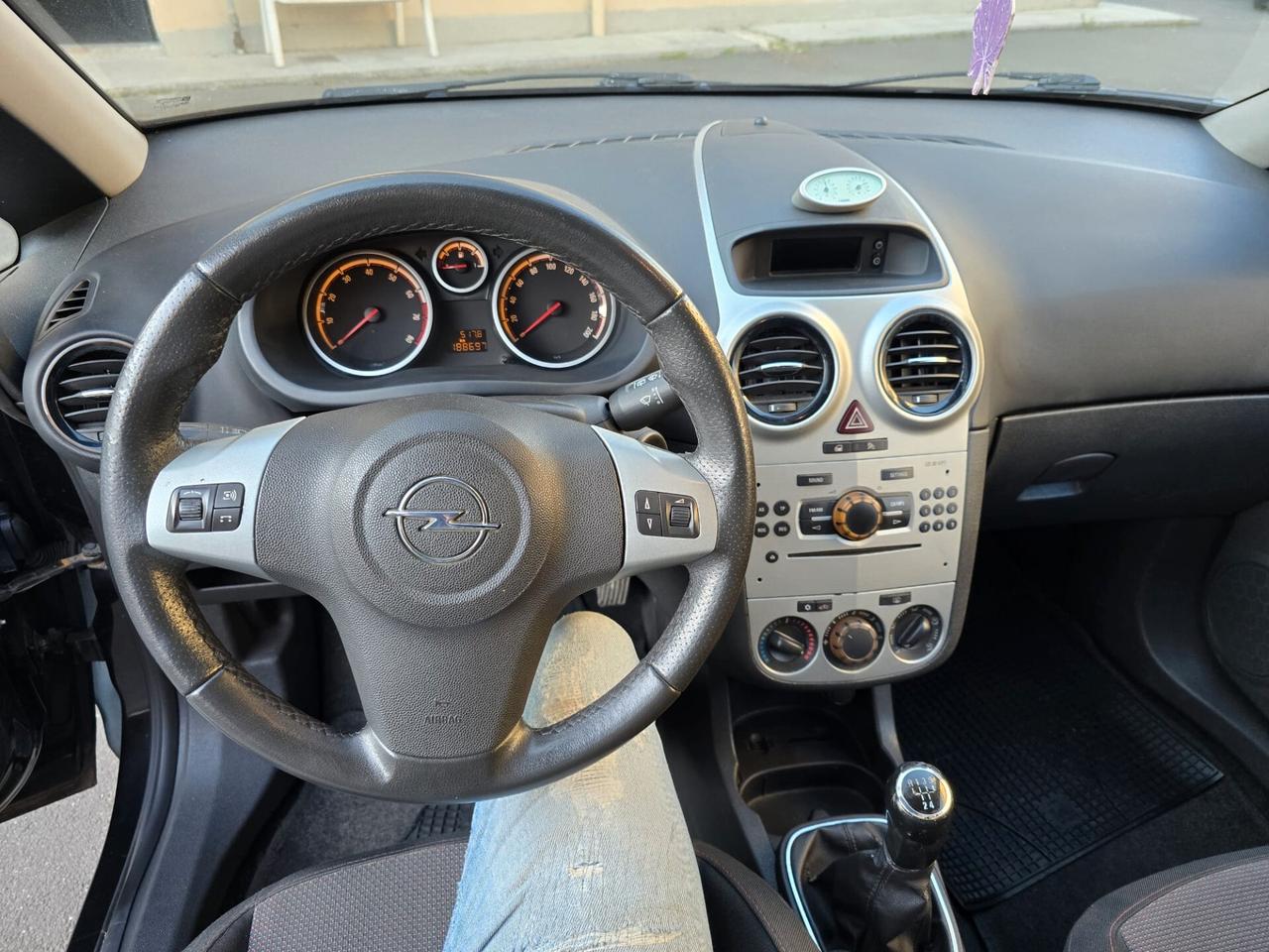 Opel corsa 1.2 benz perfetta neopatentati possibilita 12 mesi garanzia