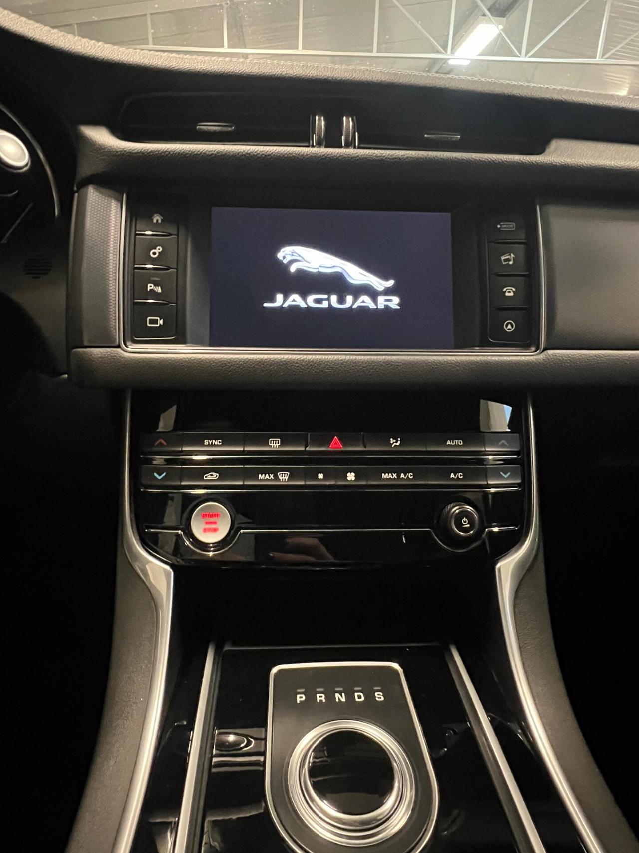 Jaguar XF 2.0 D 240 CV AWD aut. R-Sport