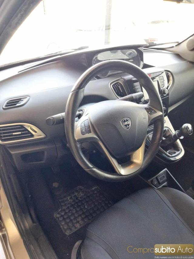 LANCIA Ypsilon 1.2 69 CV (Garanzia 12 Mesi) Neopatentati ?