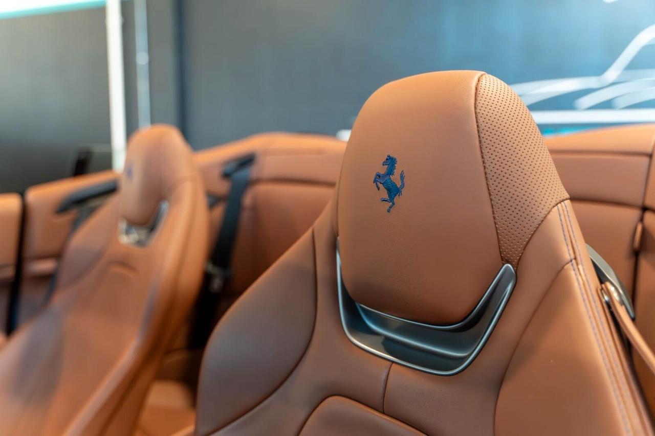 Ferrari Portofino BLU POZZI/TERRA BRUCIATA/CARBONIO