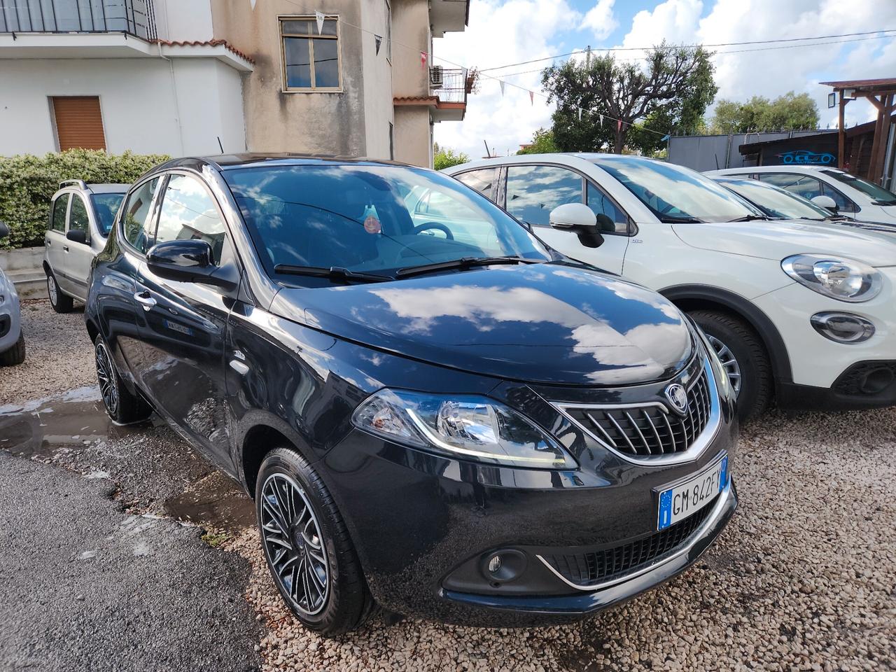 Lancia Ypsilon 1.0 FireFly 5 porte S&S Hybryd Gold