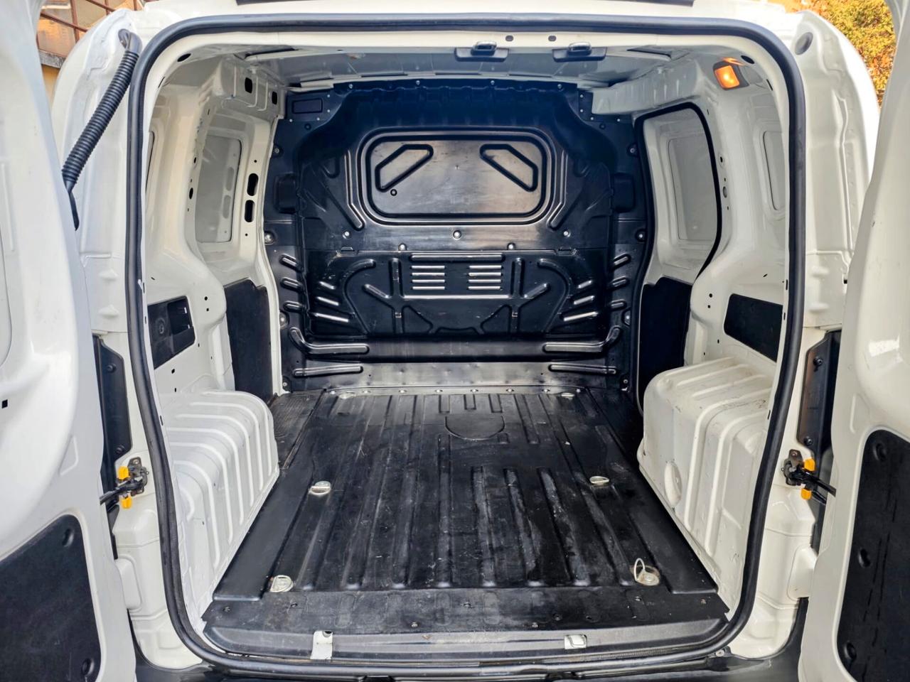 Fiat Fiorino 1.3 MJT 95CV Combinato Adventure