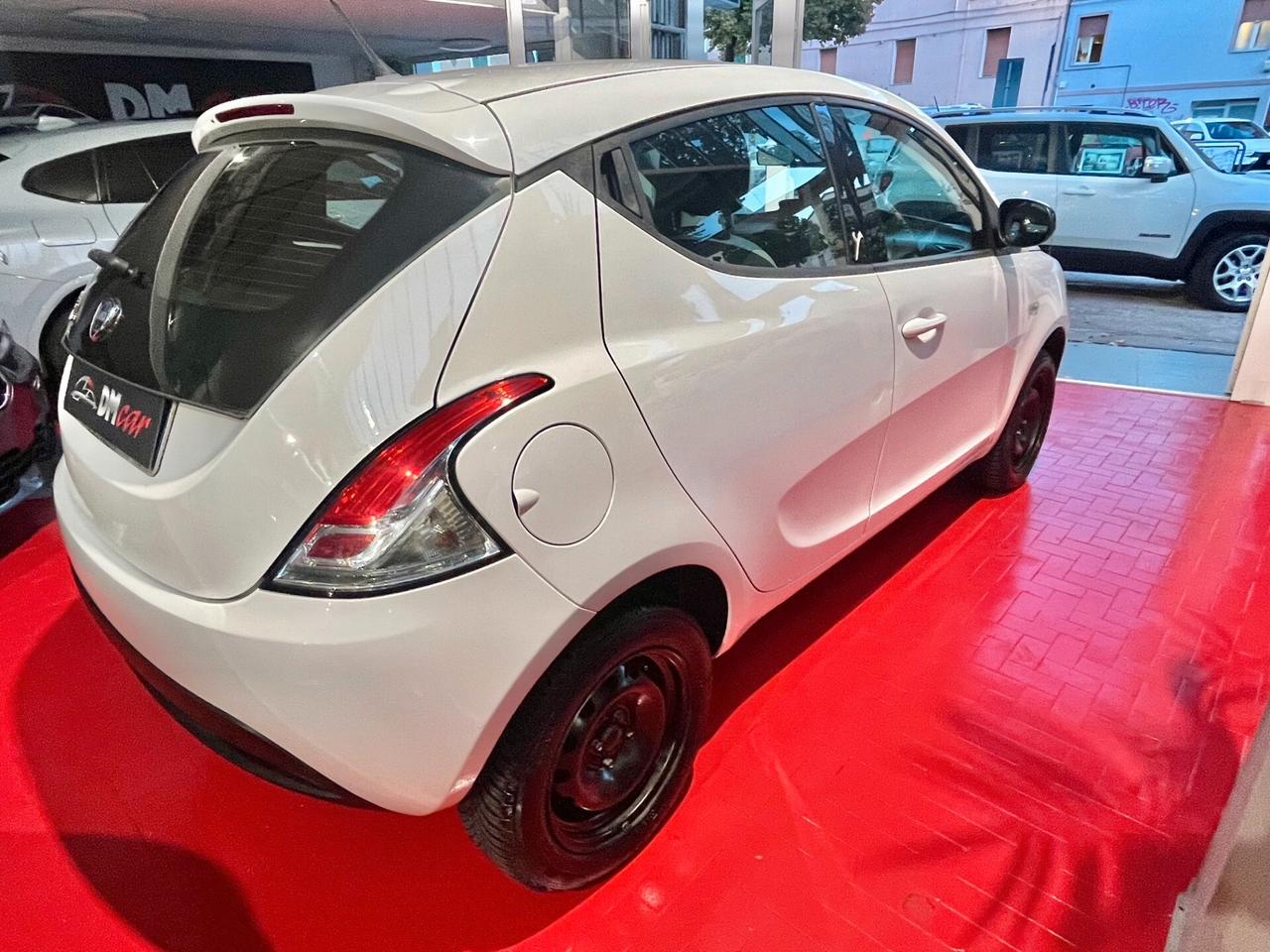 Lancia Ypsilon 0.9 TwinAir 85 CV Metano Elefantino