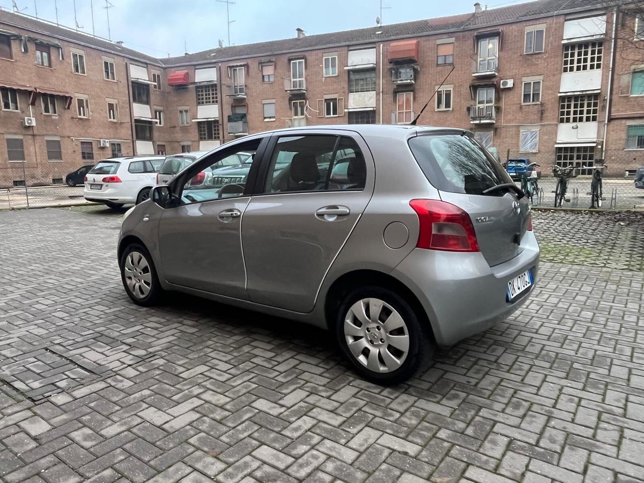 Toyota Yaris 1.3 5 porte garanzia 12 mese