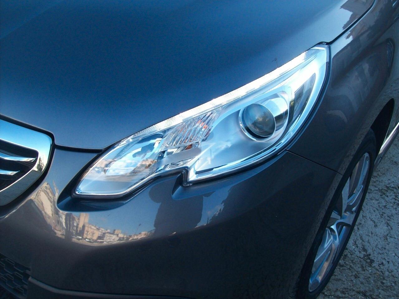 PEUGEOT 2008 1.6 HDI CV.100 Allure "2015"