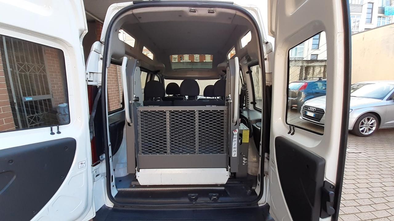 Fiat Doblo trasporto disabili pedana sollevatore
