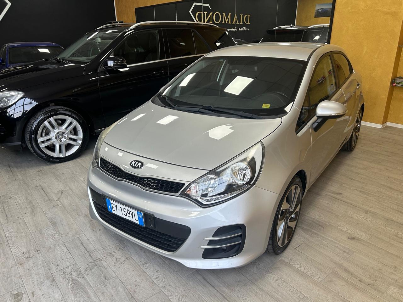 KIA RIO 1.4 Crdi 90 cv “FULL LED/NAVI/RETRO”-2015