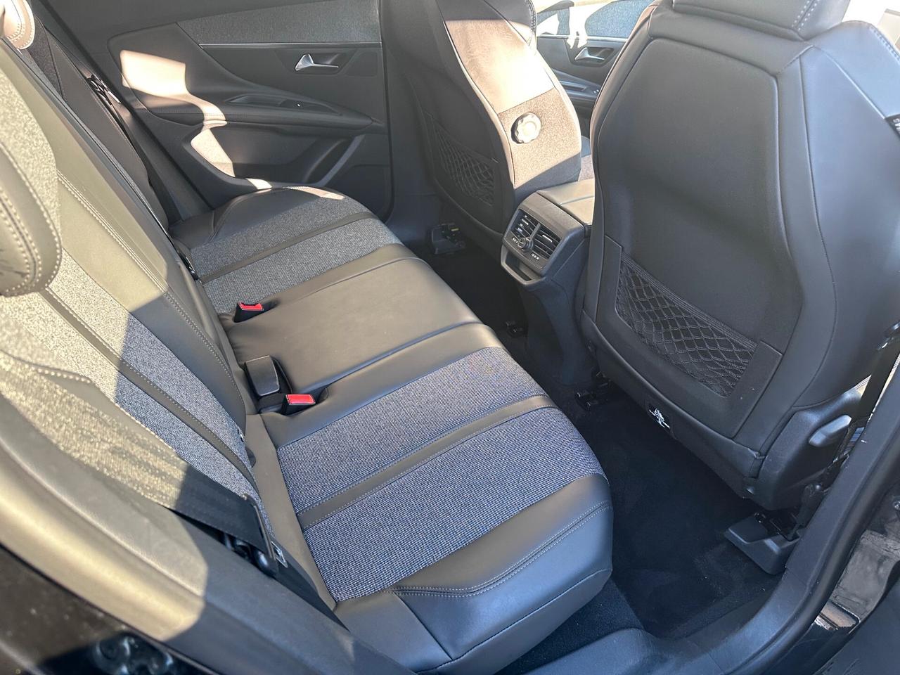 Peugeot 3008 BlueHDi 120 EAT6 S&S Allure