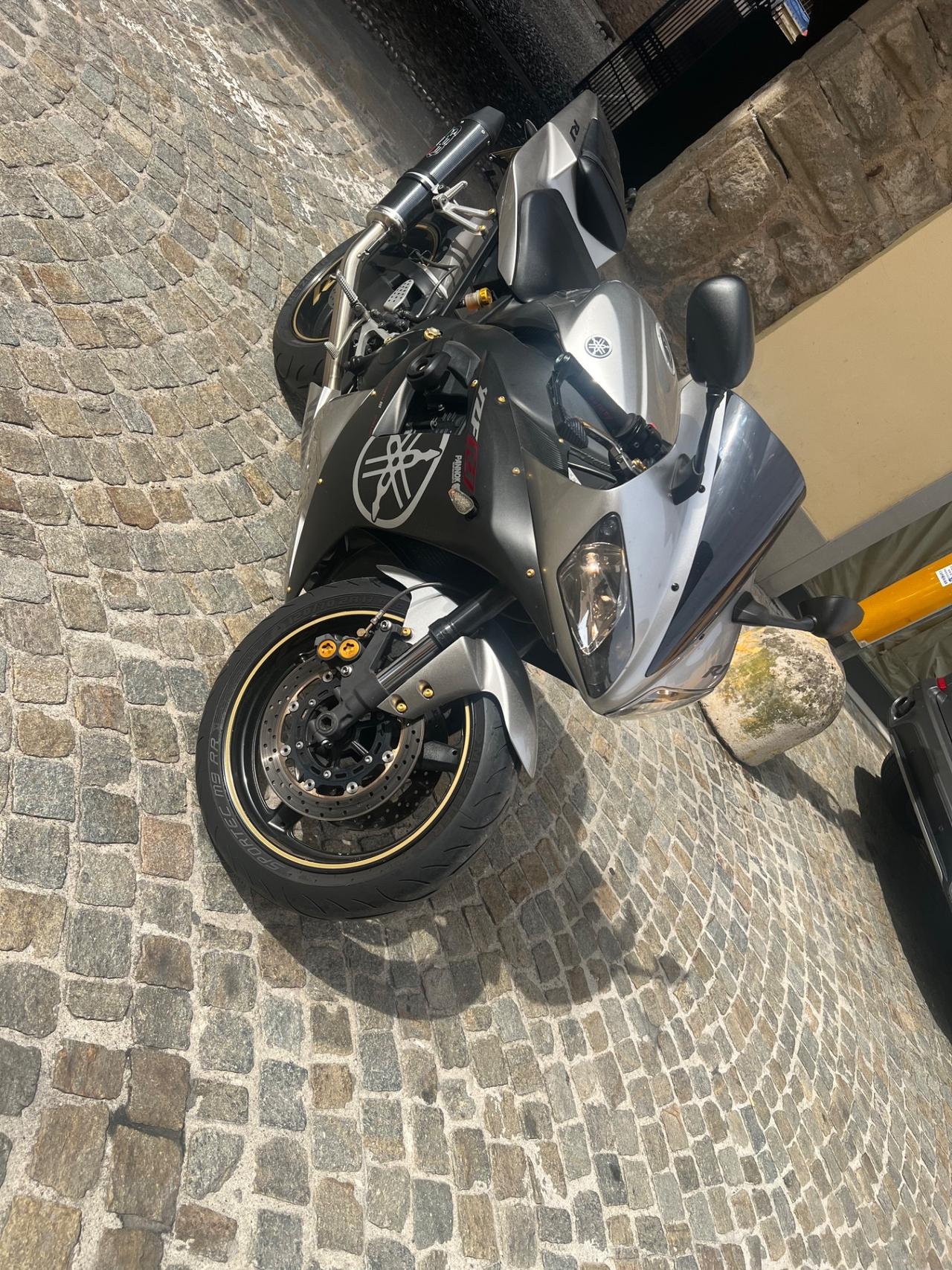 Yamaha YZF R1