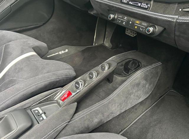 FERRARI F8 Spider "SPEDIZIONE SU RICHIESTA IN TUTTO IL MONDO"
