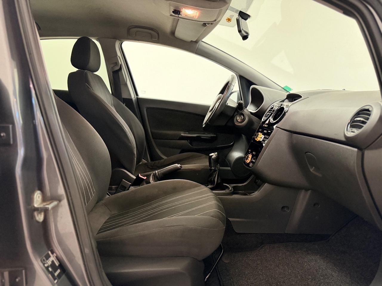 Opel Corsa 1.2 5 porte Cosmo NEOPATENTATI