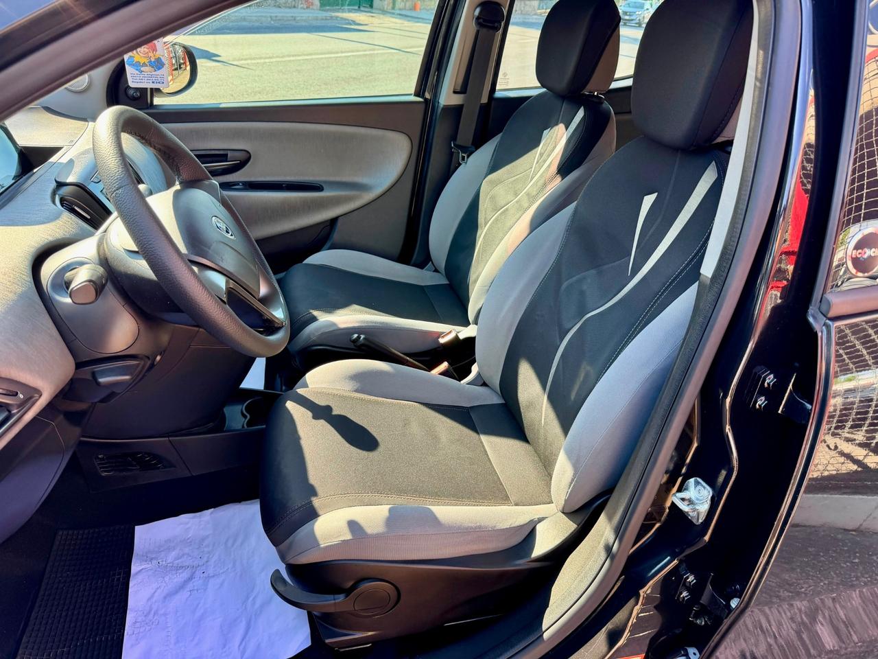 Lancia Ypsilon 1.2 69 CV 5 porte GPL Ecochic Gold