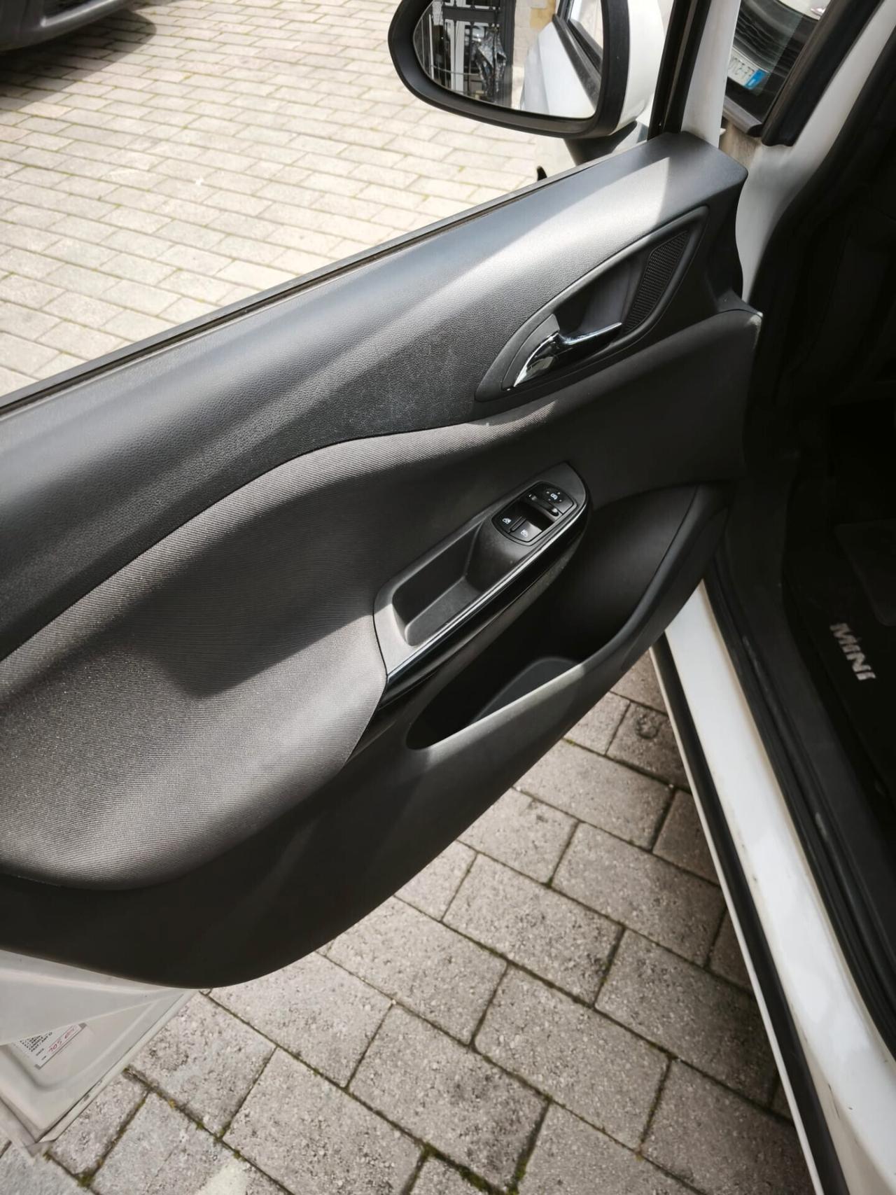 Opel Corsa 1.2 5 porte Cosmo