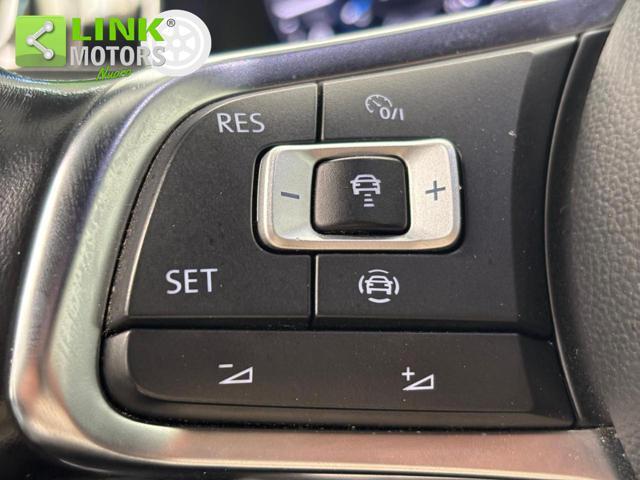 VOLKSWAGEN Golf 1.5 TSI DSG R-LINE KM CERT PARI AL NUOVO.
