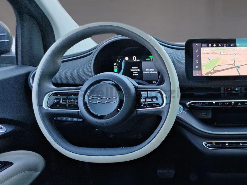 FIAT 500 500e Berlina 42 kWh La Prima