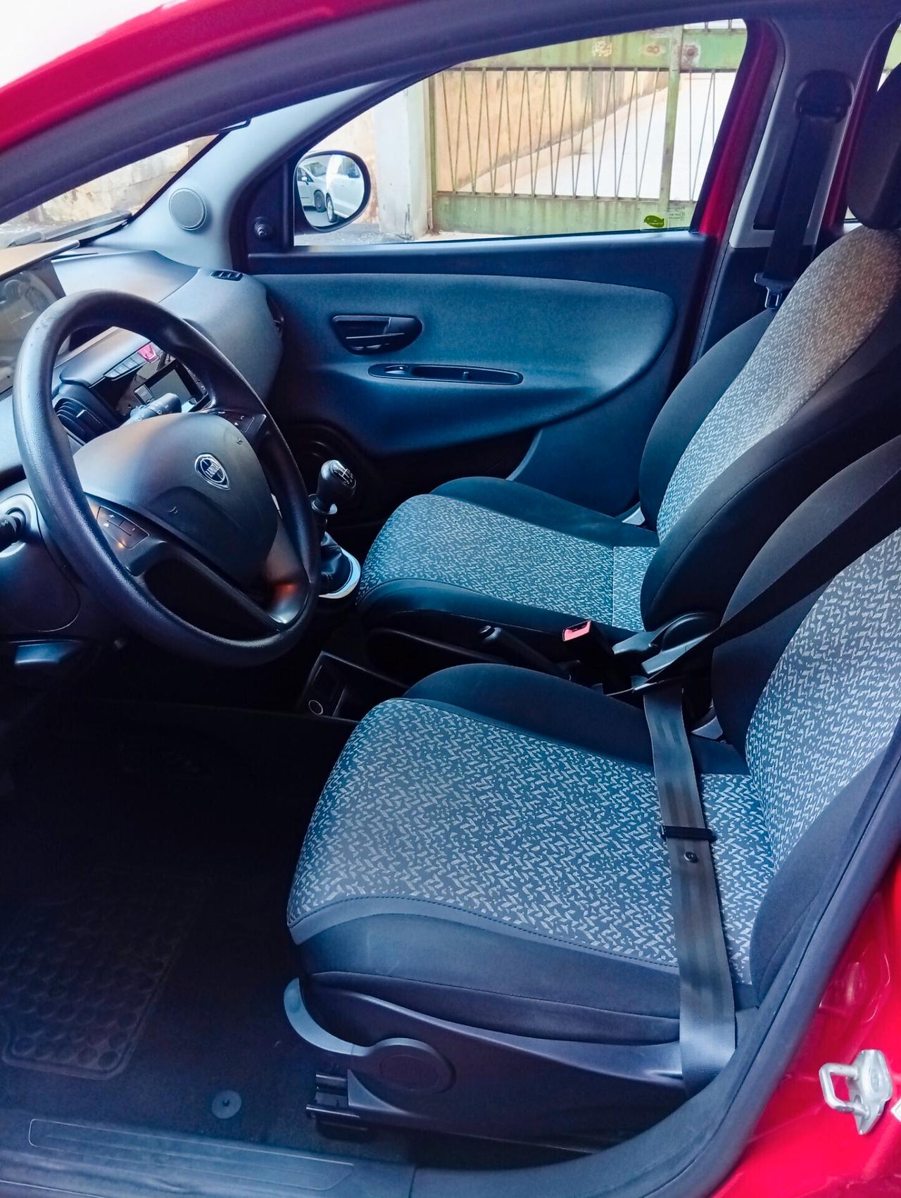 Lancia Ypsilon