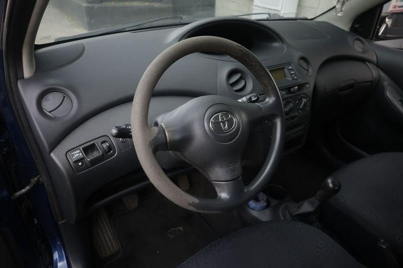 Toyota Yaris TOYOTA Yaris 1.0 16V CAT 5P SOL BLUE 48KW ANNO 2003