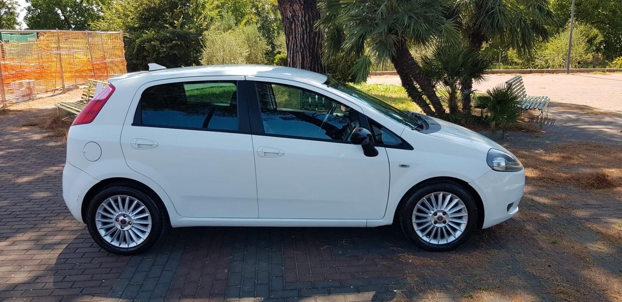 Fiat Grande Punto 1.3 MJT 90 CV 5 porte cruise control,cerchi in lega da 16, mp3,usb,comandi al volante