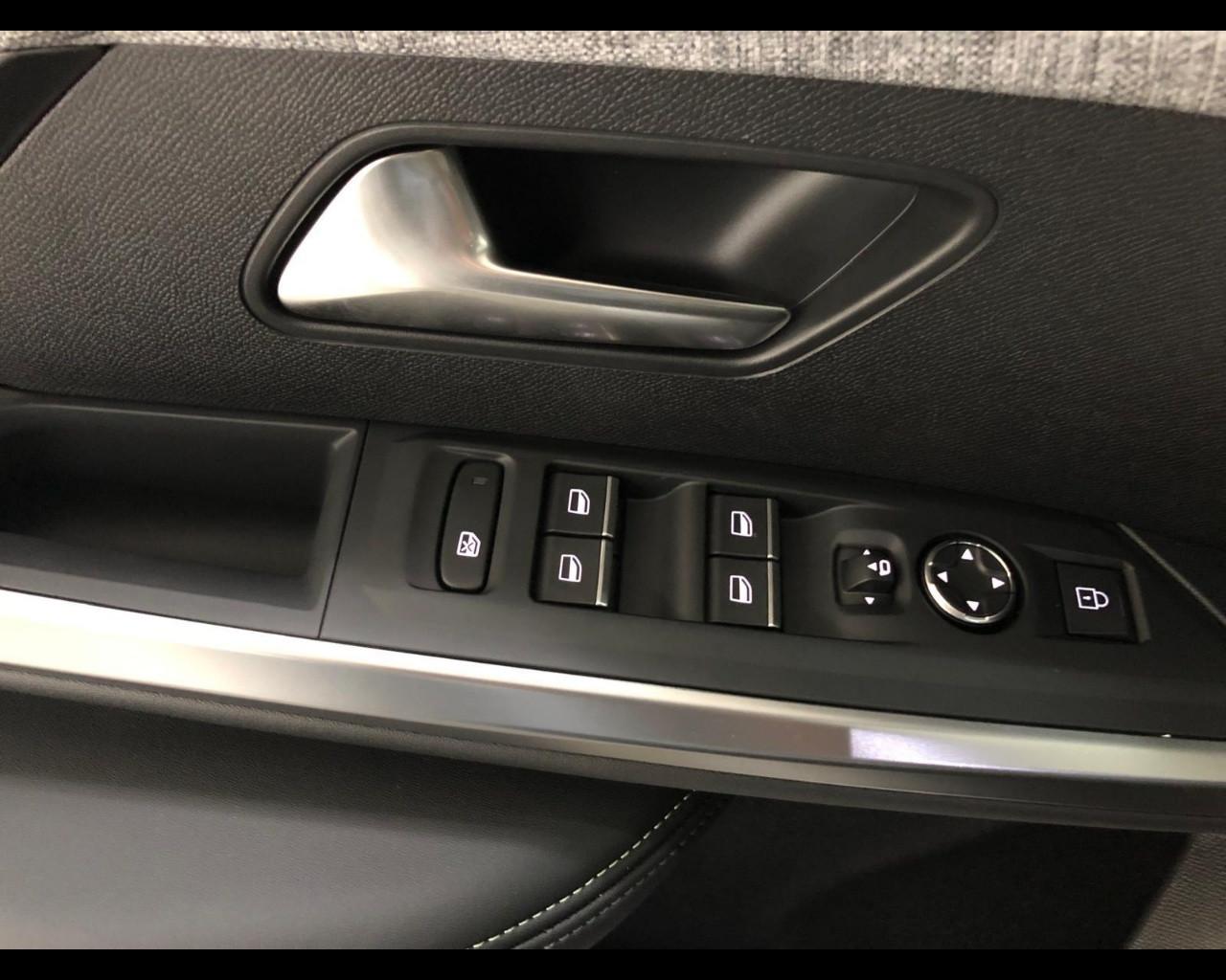 PEUGEOT Nuovo 5008 Hybrid 136 e-DCS6 GT