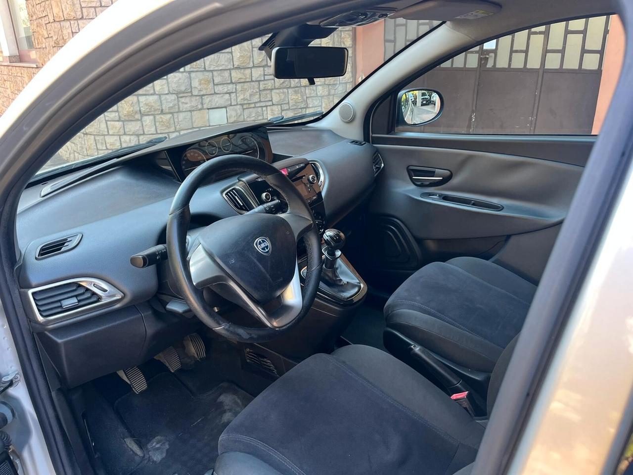 Lancia Ypsilon 1.2 69 CV 5 porte Gold