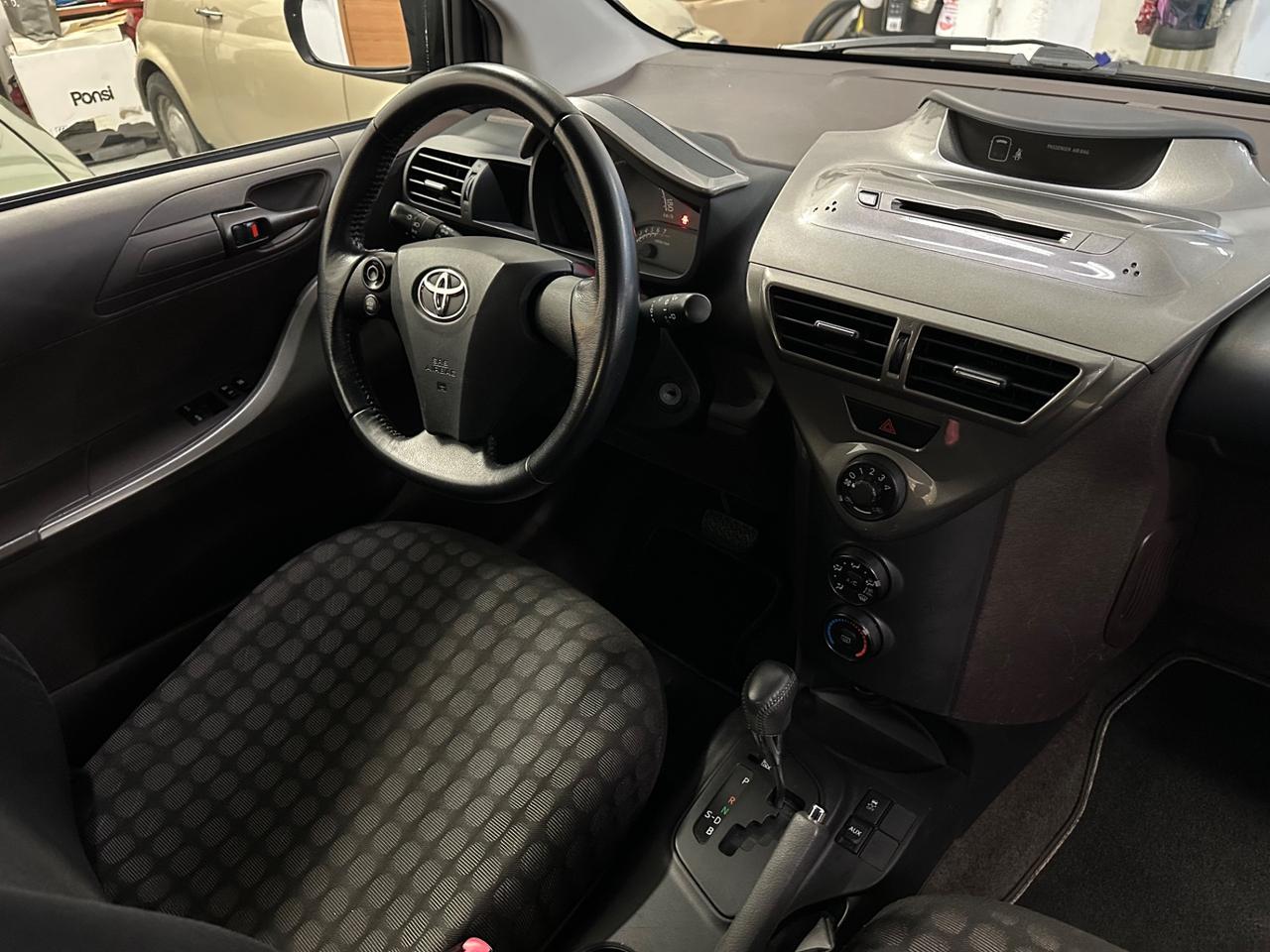 Toyota iQ 1.0 - Autonavigli