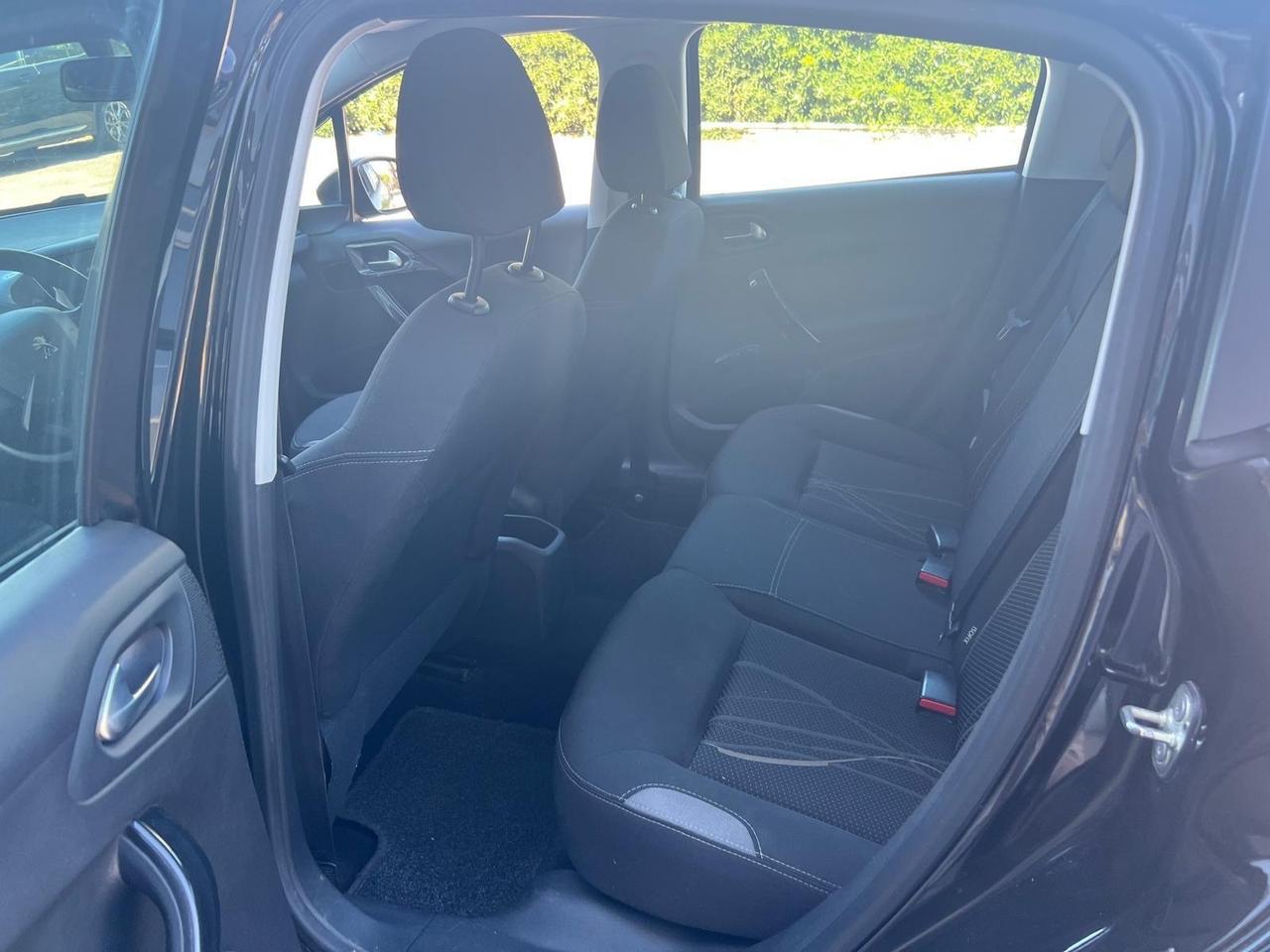 Peugeot 208 1.4 HDi 68 CV 5 porte Active 2014