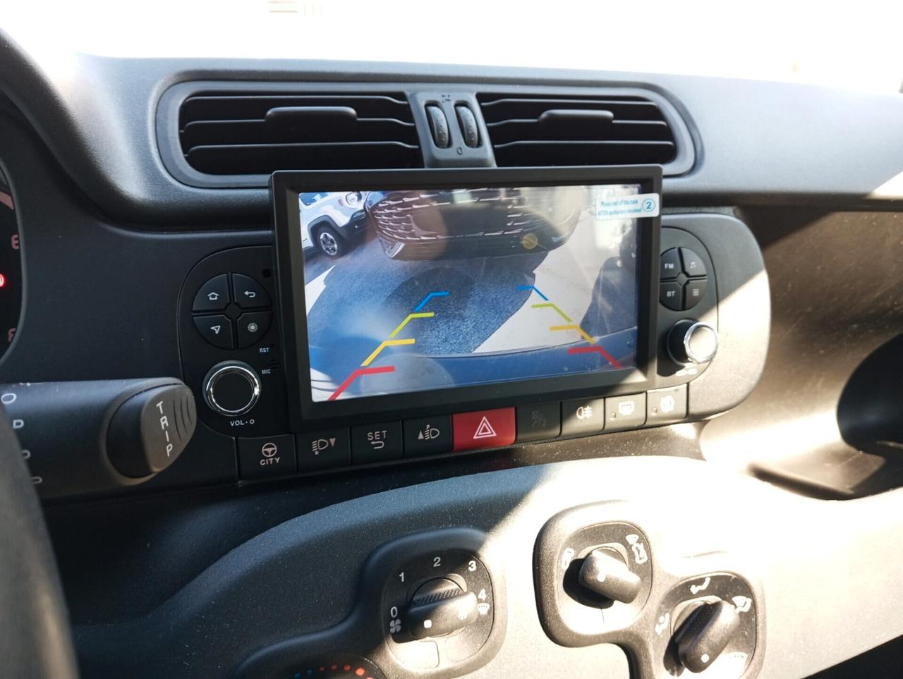 Fiat Panda 1.0 Hybrid Pandina con NAVI e RETRO