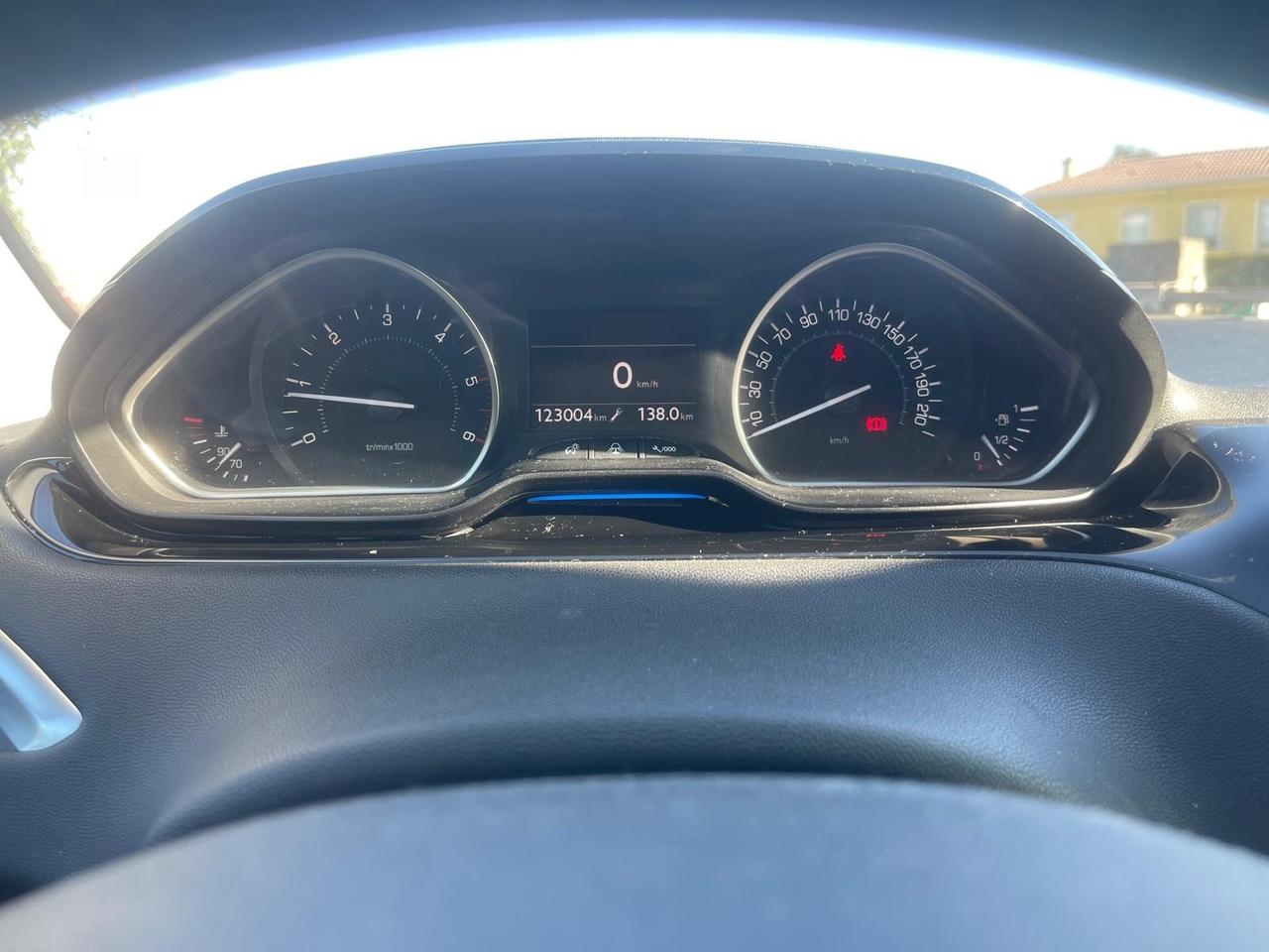 Peugeot 208 1.4 HDi 68 CV 5 porte Allure