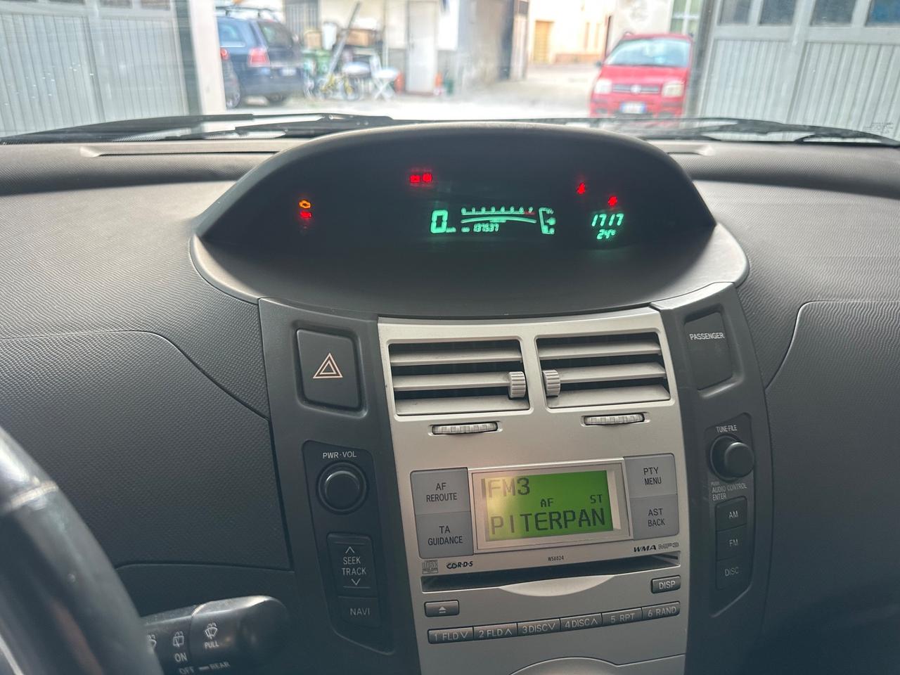 Toyota Yaris 1.0 5 porte Sol