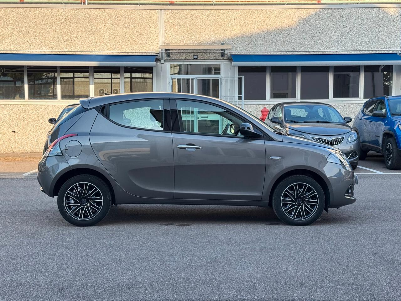 Lancia Ypsilon 1.0 FireFly 5 porte S&S Hybrid Silver Plus OK NEOPATENTATI - UNICO PROPRIETARIO