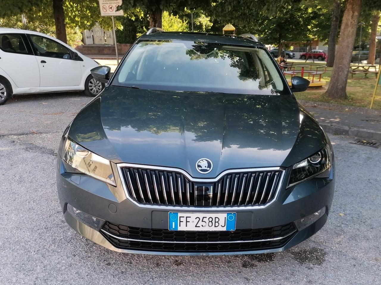 Skoda Superb 2.0 TDI DSG Wagon Executive