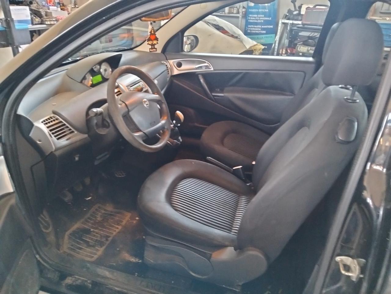 Lancia Ypsilon 1.4 Argento gpl serie