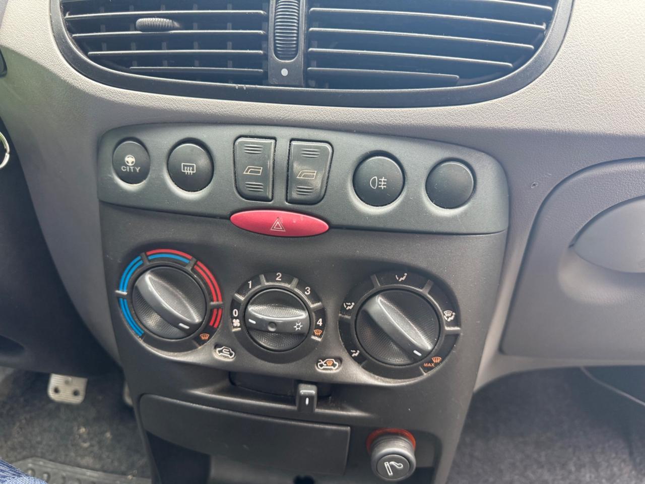 Fiat Punto 1.2i Benzina 5 porte CLIMA2003