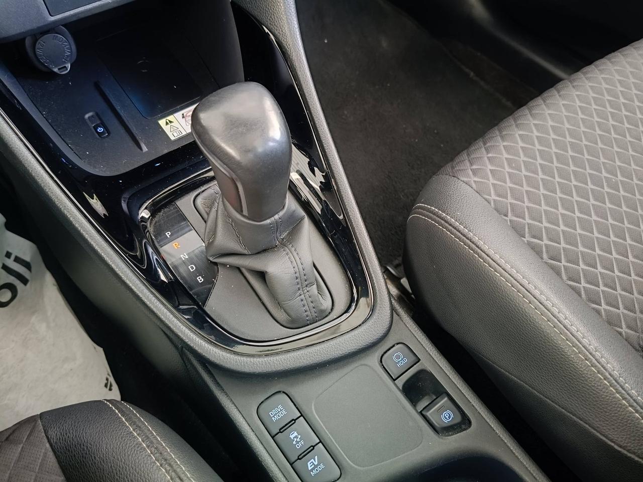 TOYOTA Yaris IV 2020 - Yaris 1.5h Lounge