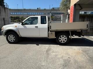 Nissan NP300 2.5 Dci King Cab Gancio traino