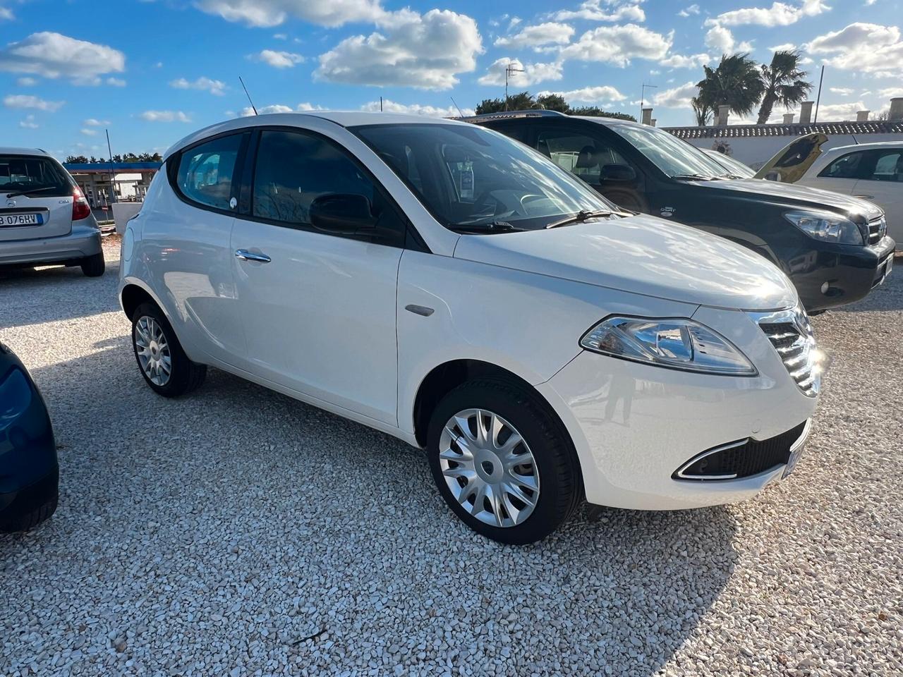 Lancia Ypsilon 0.9 TwinAir 85 CV 5 porte Metano Ecochic Gold