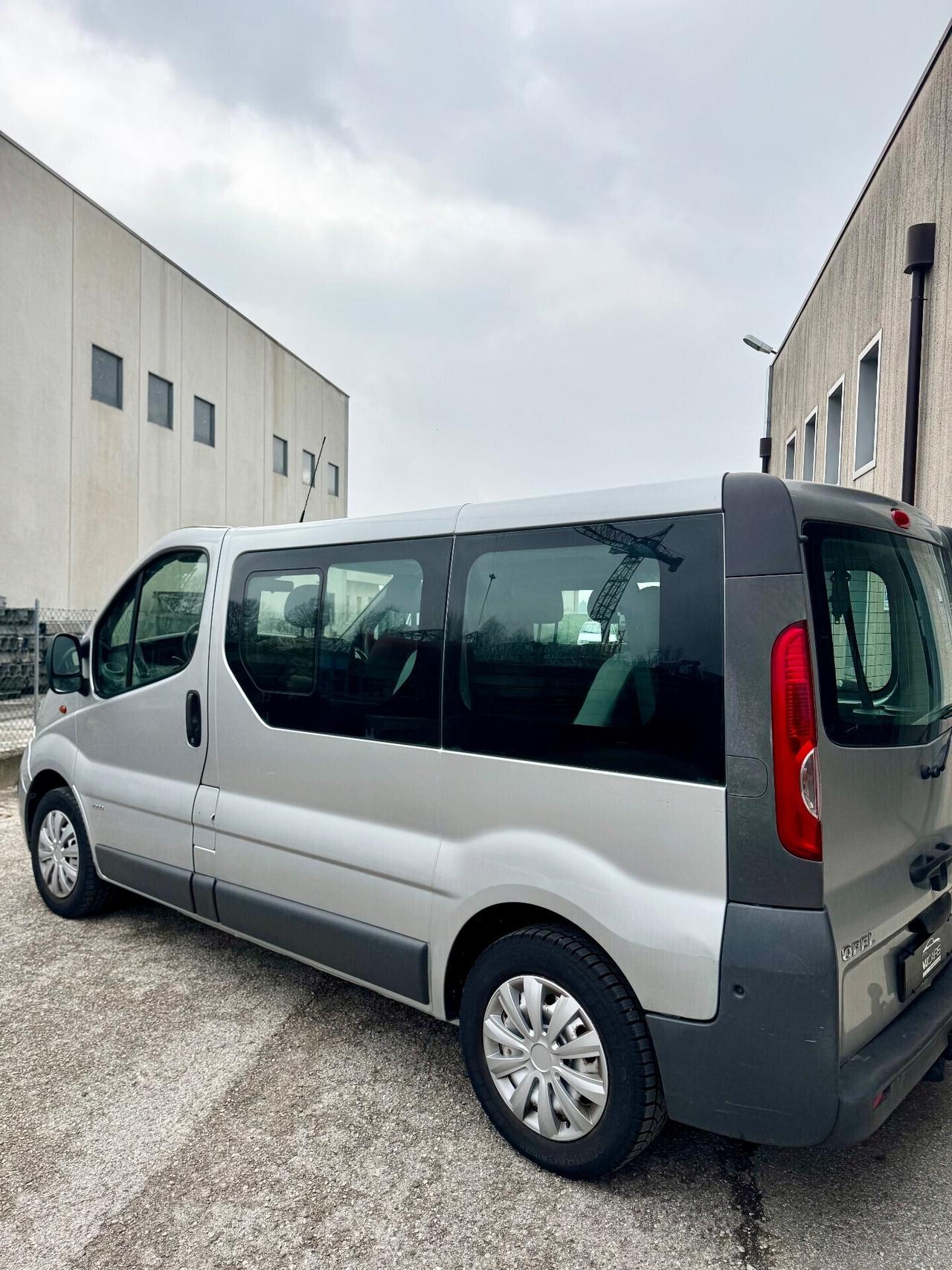 Opel Vivaro 27 2.0 CDTI PC-TN Combi 9 posti