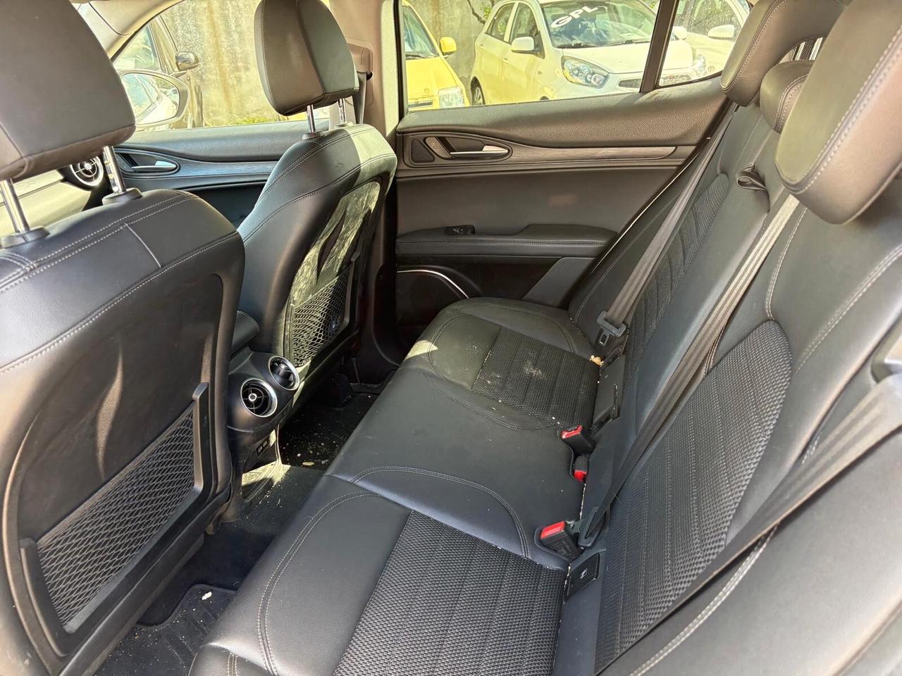 Alfa Romeo Stelvio 2.2 210cv AT8 Q4 Executive X COMMERCIANTI