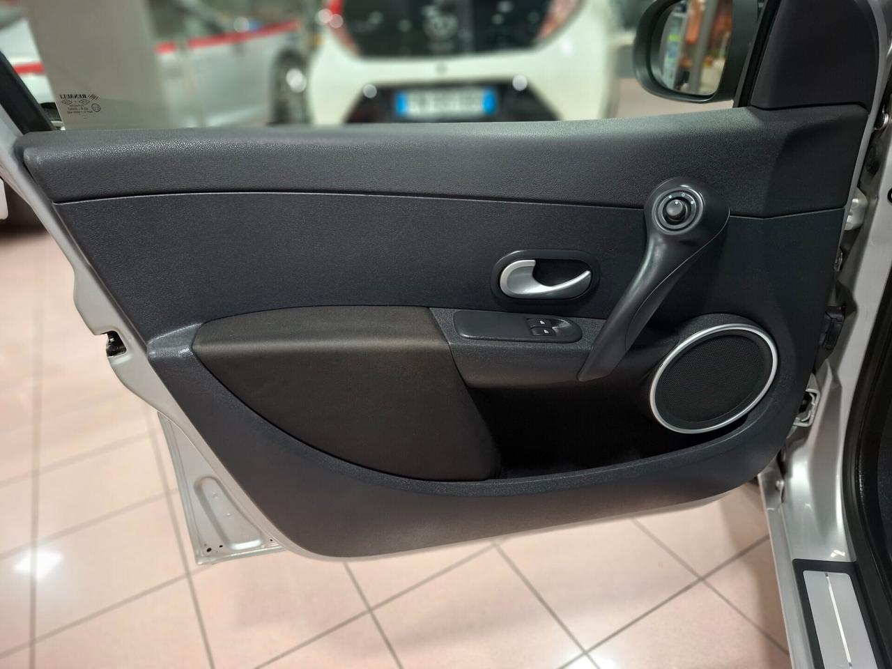 Renault Clio 1.2 benzina"20 TH" Neopatentato