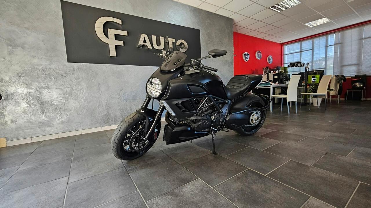 Ducati Diavel darck