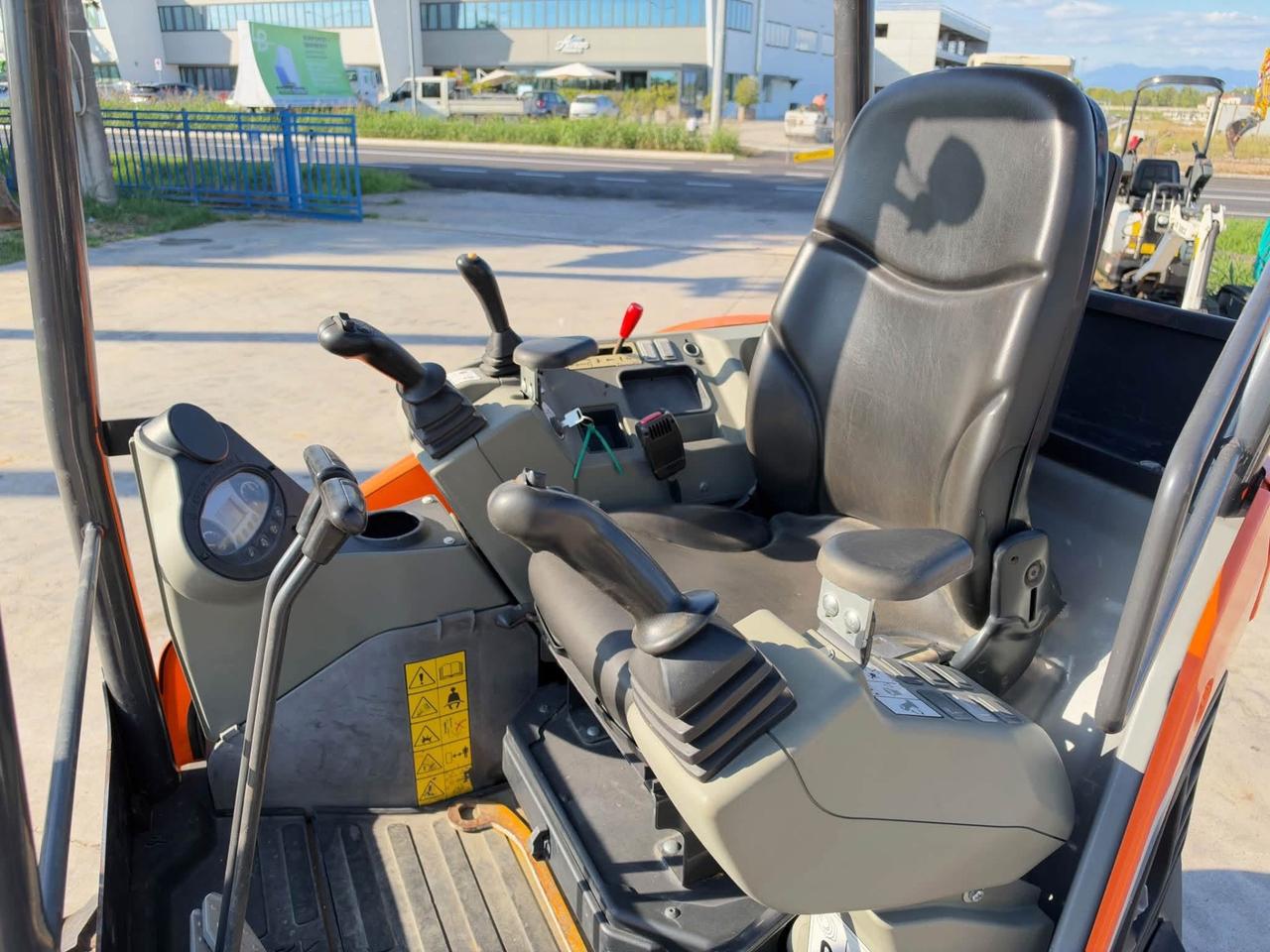 Mini escavatore DOOSAN DX27z