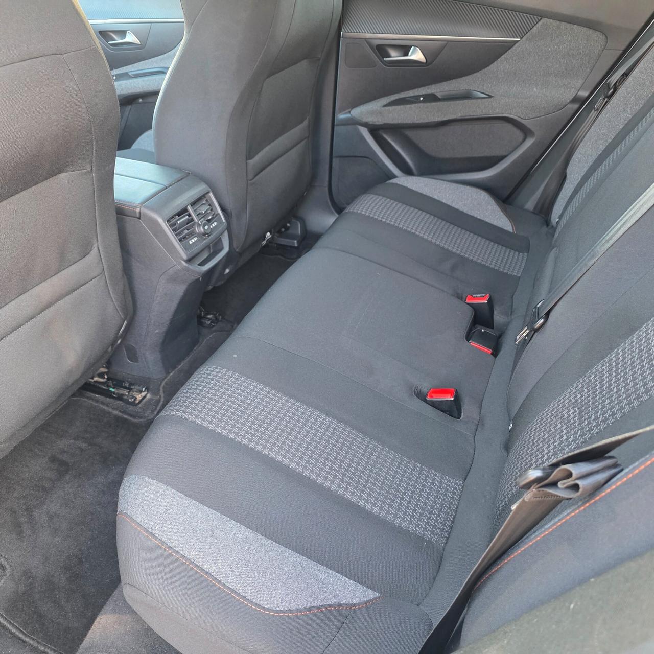 Peugeot 3008 BlueHDi 120 S&S Business