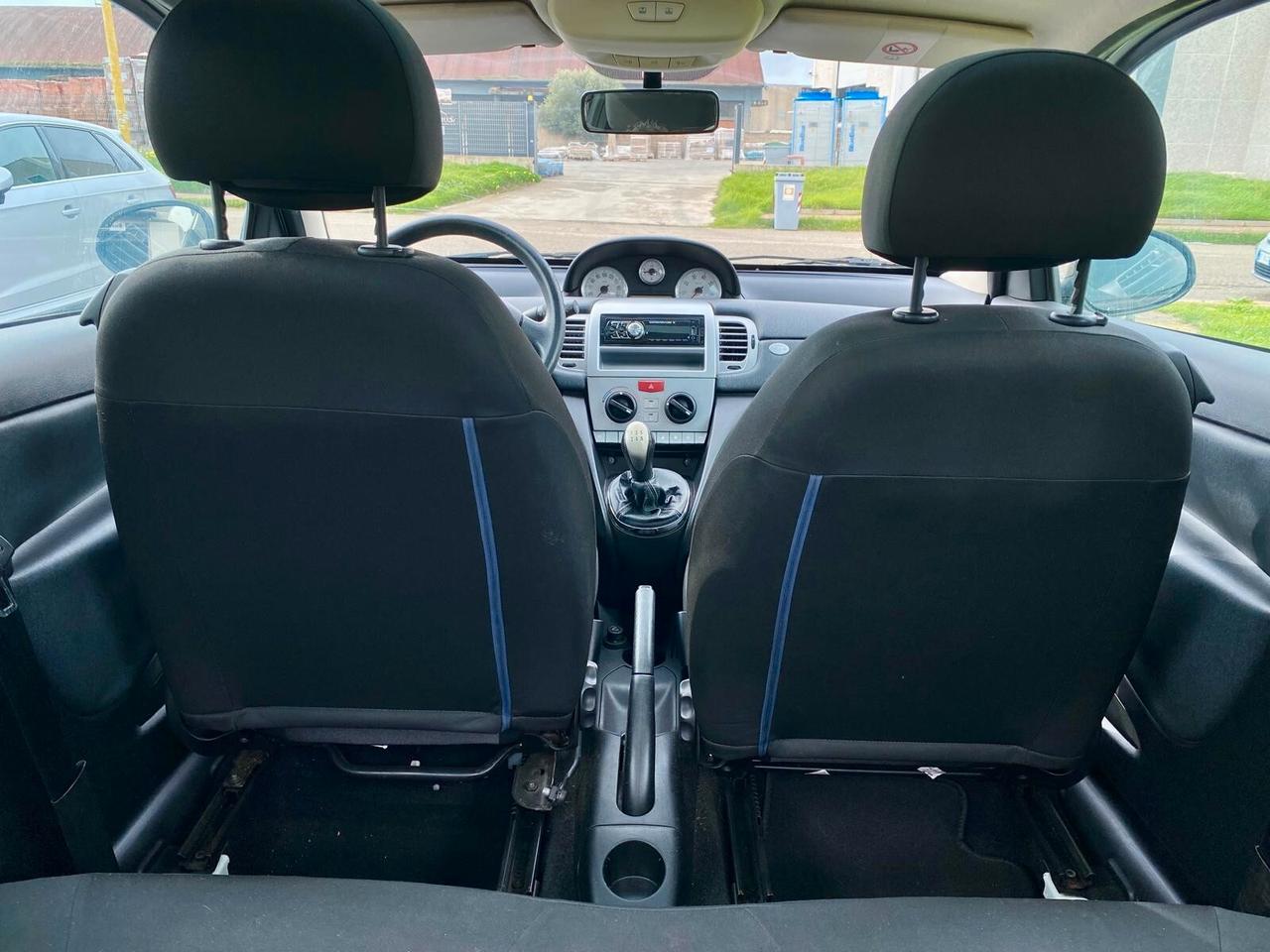 Lancia Ypsilon 1.3 MJT 75 cv. Unyca